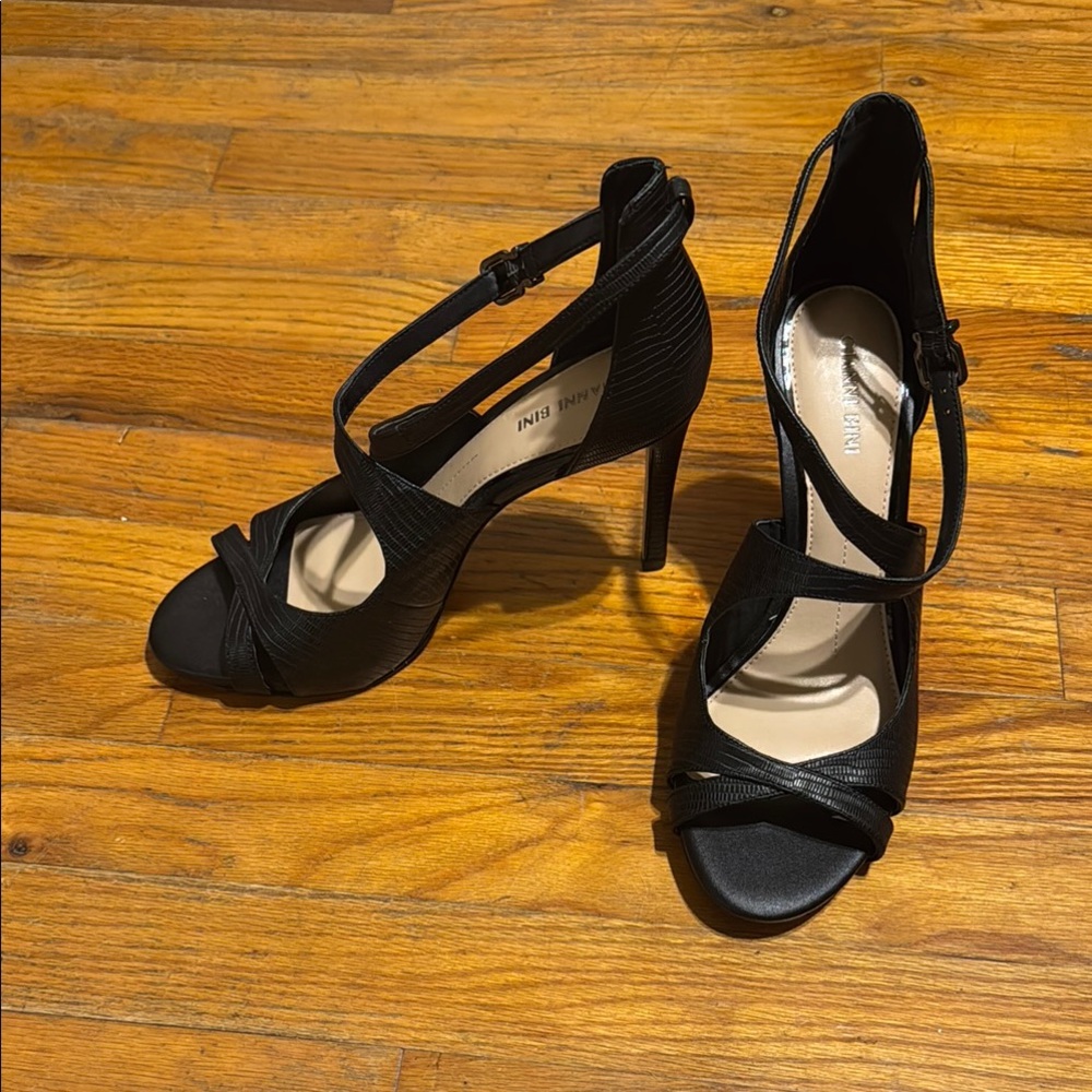 Gianni Bini Black Textured Leather Stiletto Heel with Ankle Straps Size 9
